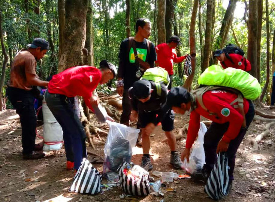 Pendakian Gunung Gede Pangrango Ditutup Sementara Karena Masalah Sampah