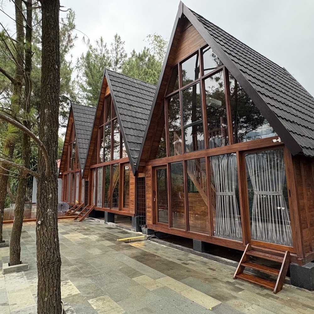 Villa Tropis Hambalang