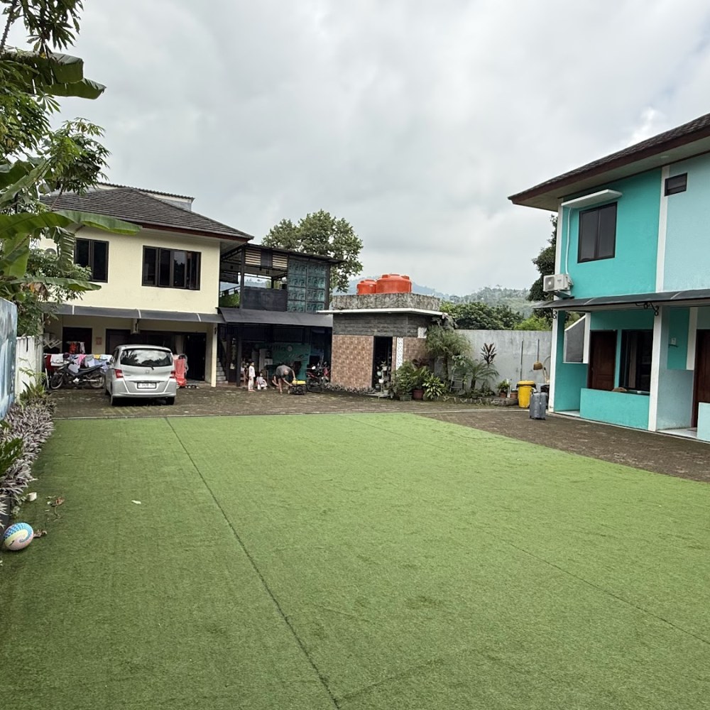 RedDoorz Plus Near Jungleland Sentul
