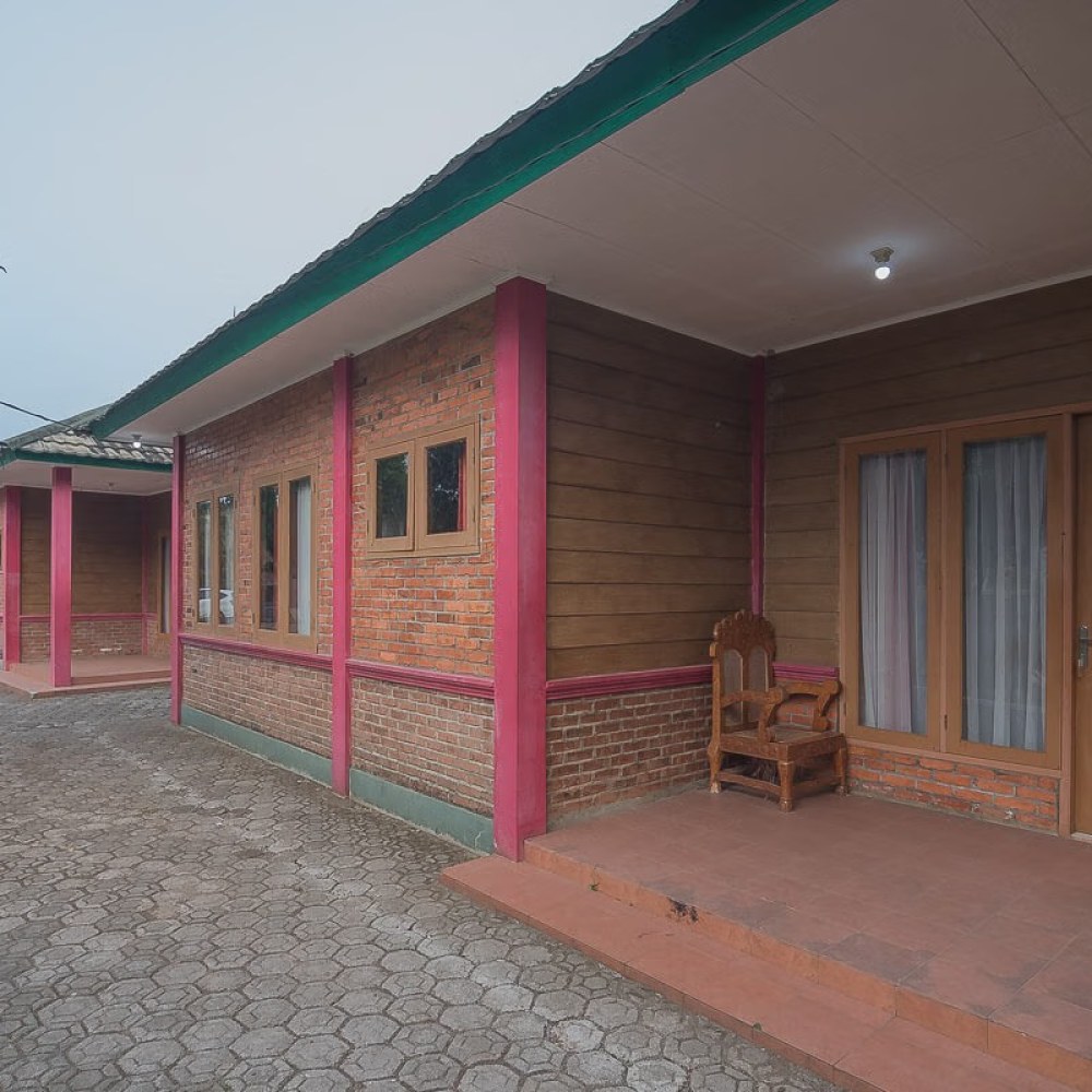 RedDoorz Plus @ Hotel Negeri Baru Lodaya Puncak