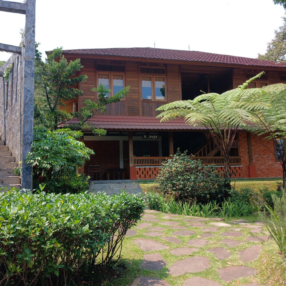Elcharis resort garden