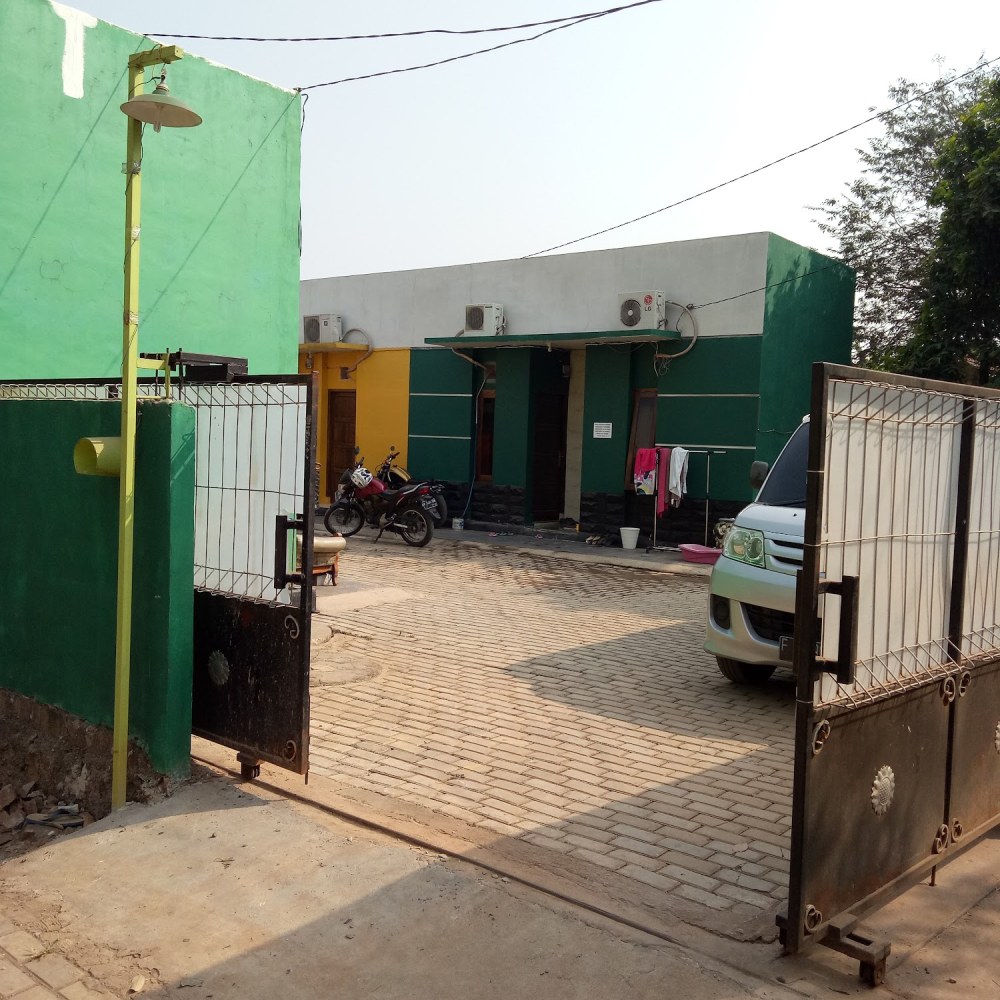 Kost Cemara Pasir Angin