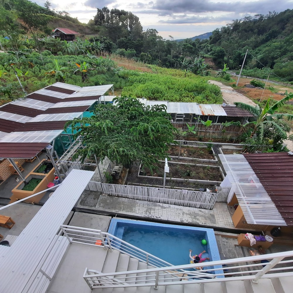 Omah Kayu Ciherang (Wisata Tani Dan Alam)