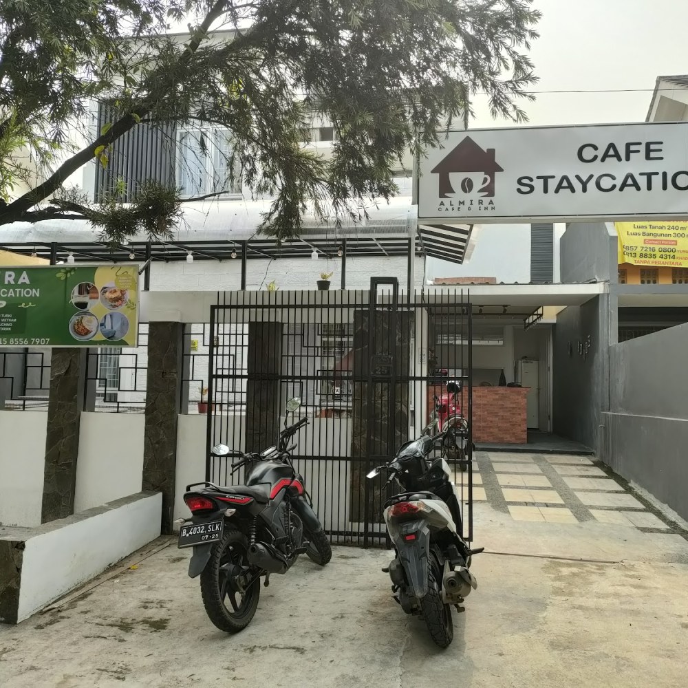 Almira cafe n staycation