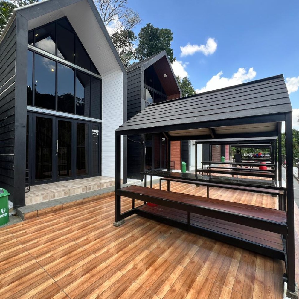 Landeuh Village Riverside Glamping & Cabin
