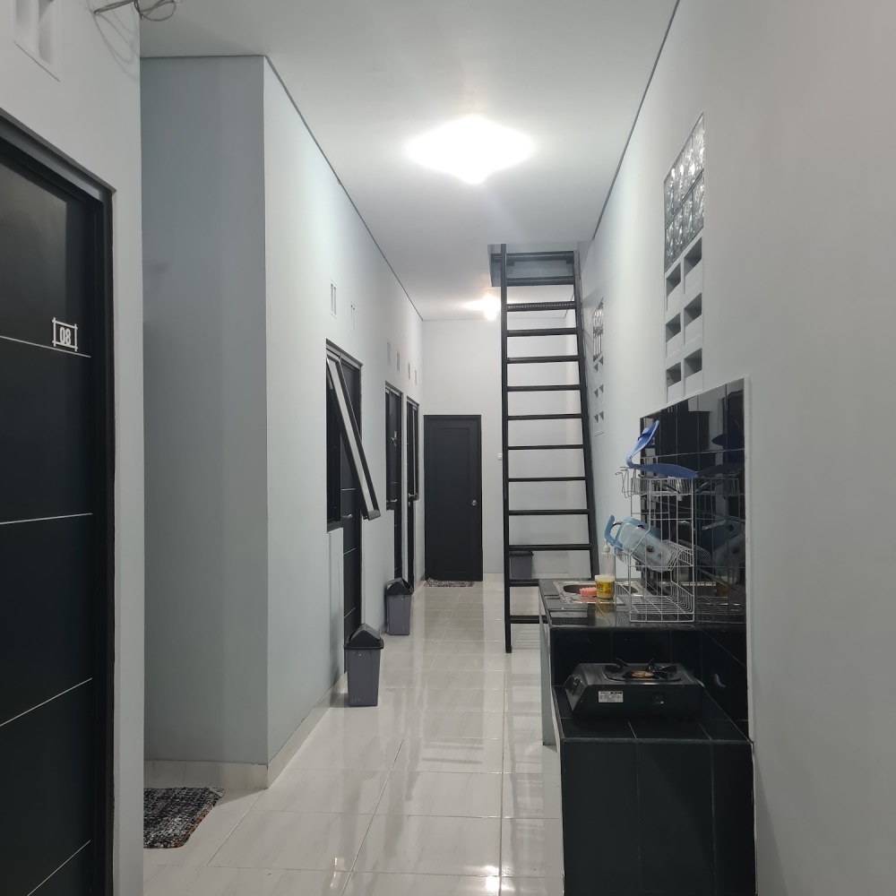De’Queen Kost Sentul