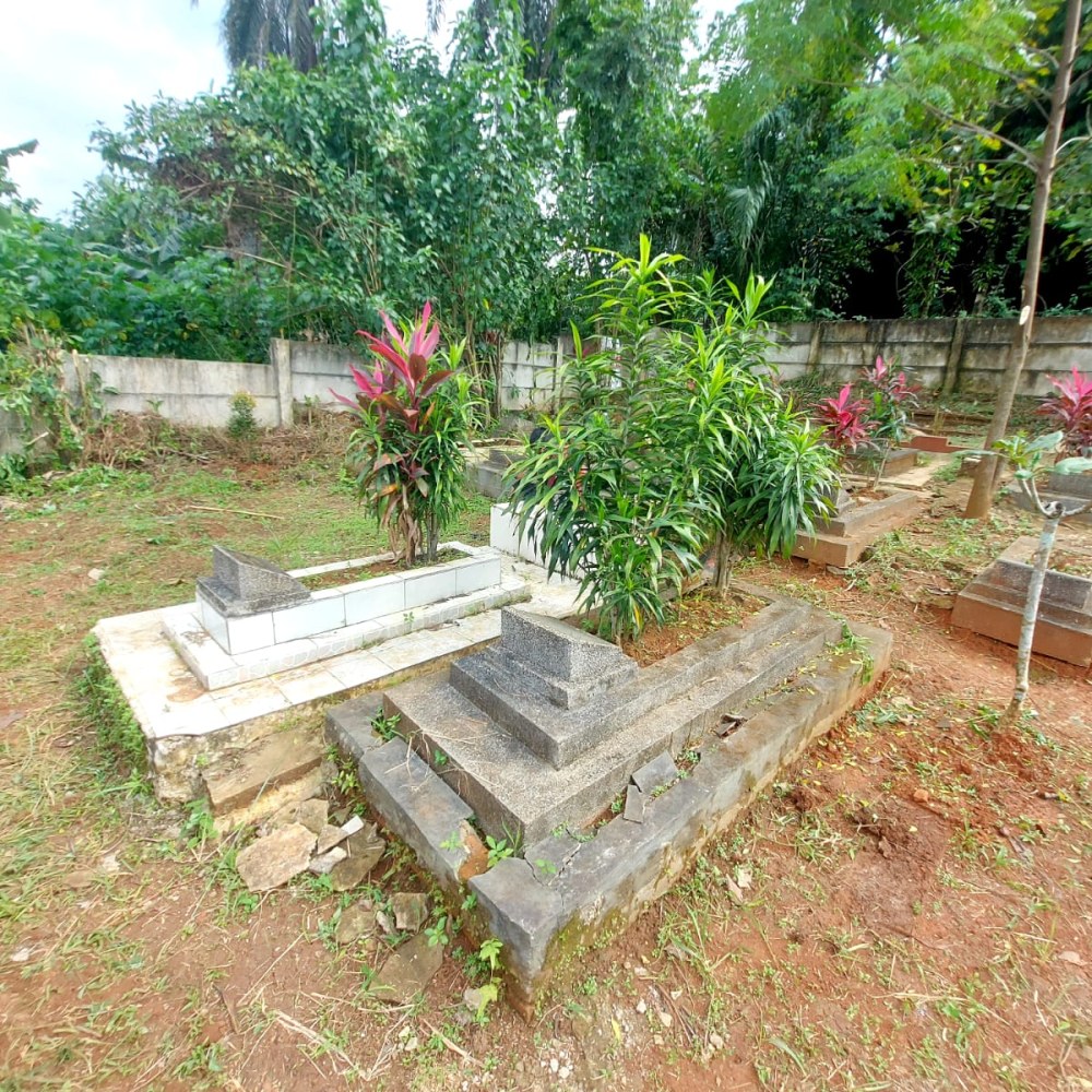Makam Keluarga Dedeh