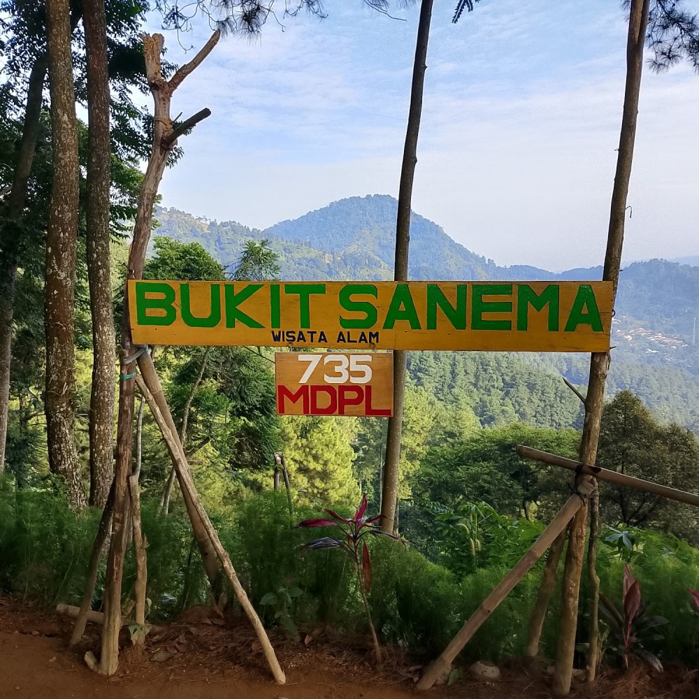 Parkiran Bukit Paniisan Via Wangun
