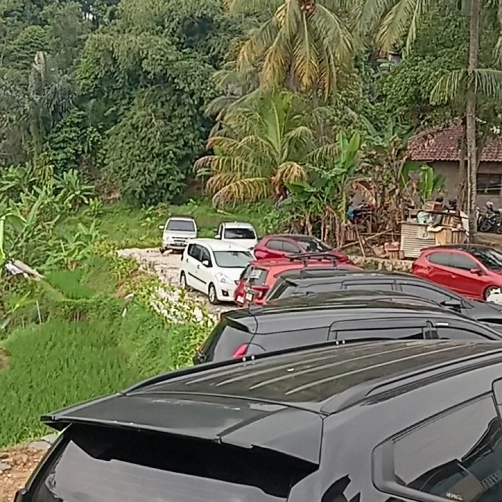 Parkiran Bukit Paniisan Mang Cingok