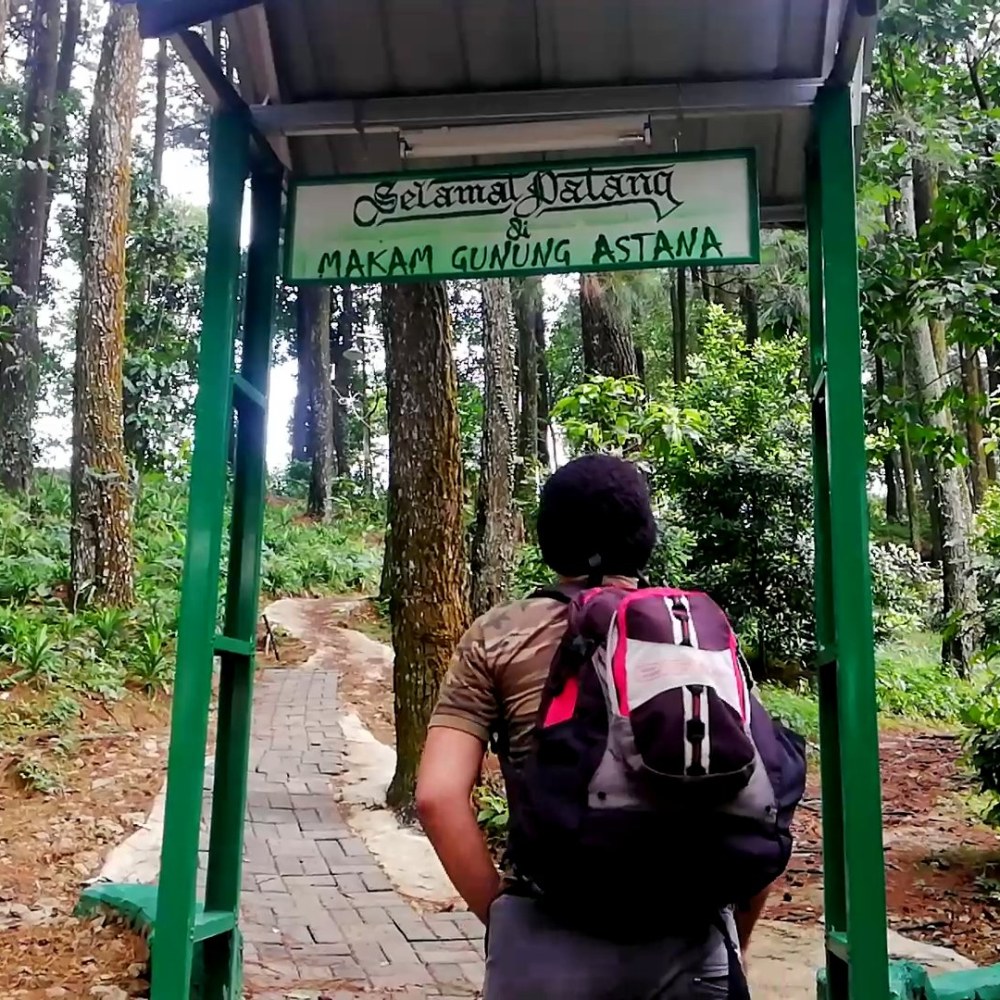 Gunung Astana Sentul