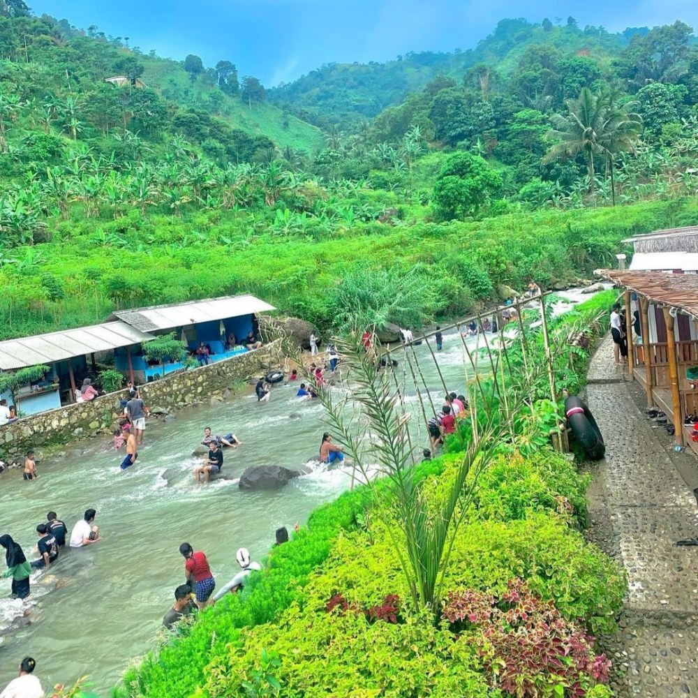 Cadas Ngampar Riverside, Jonggol
