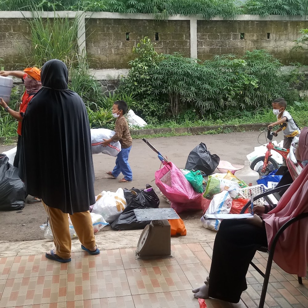 Sedekah Sampah Sapu bersih Bojonggede Green Garden