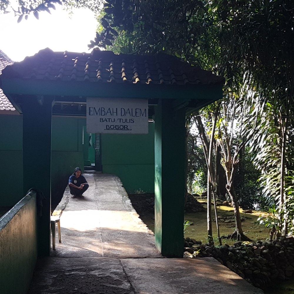 Makam Embah Dalem Batu tulis