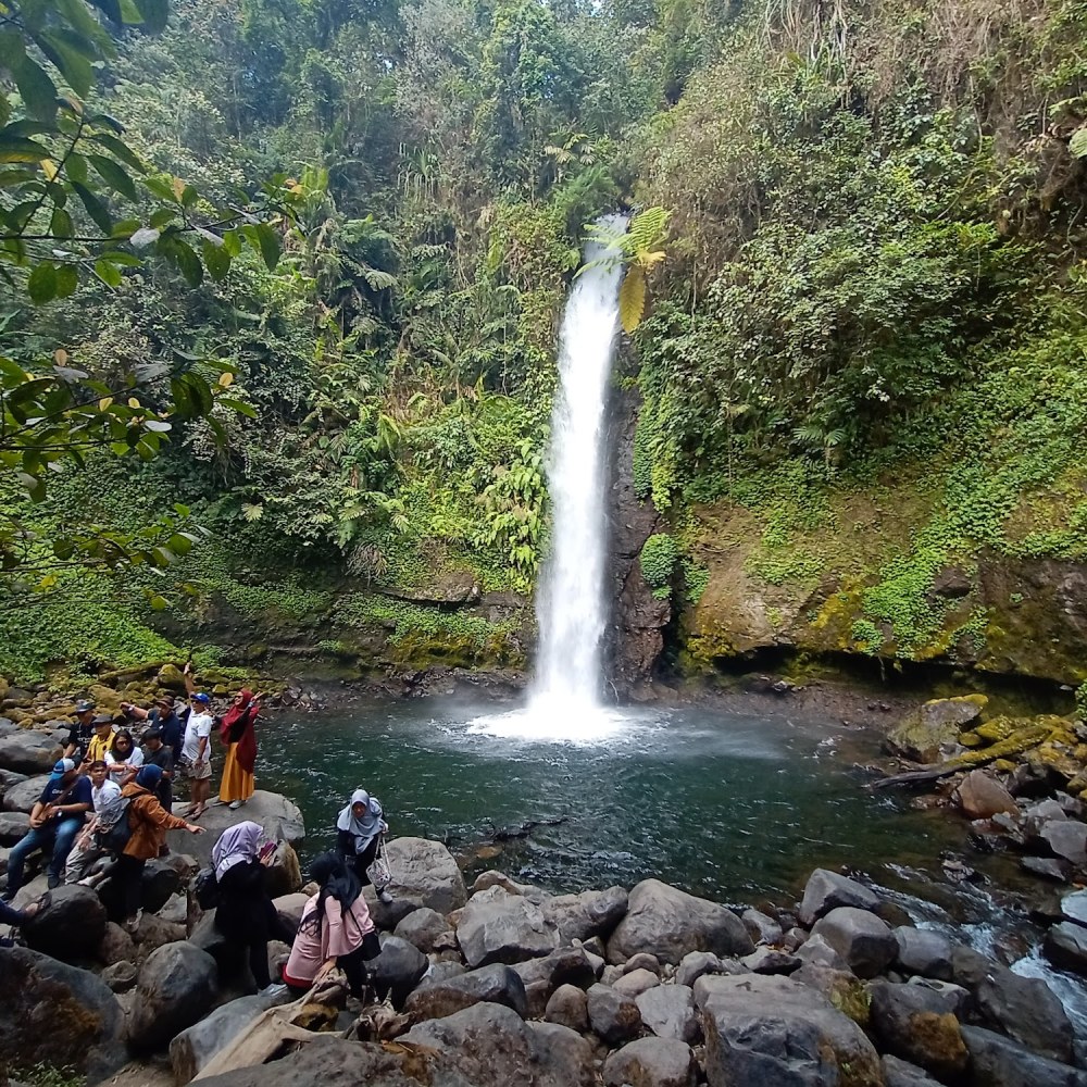 Air Terjun Curug Sawer sukabumi