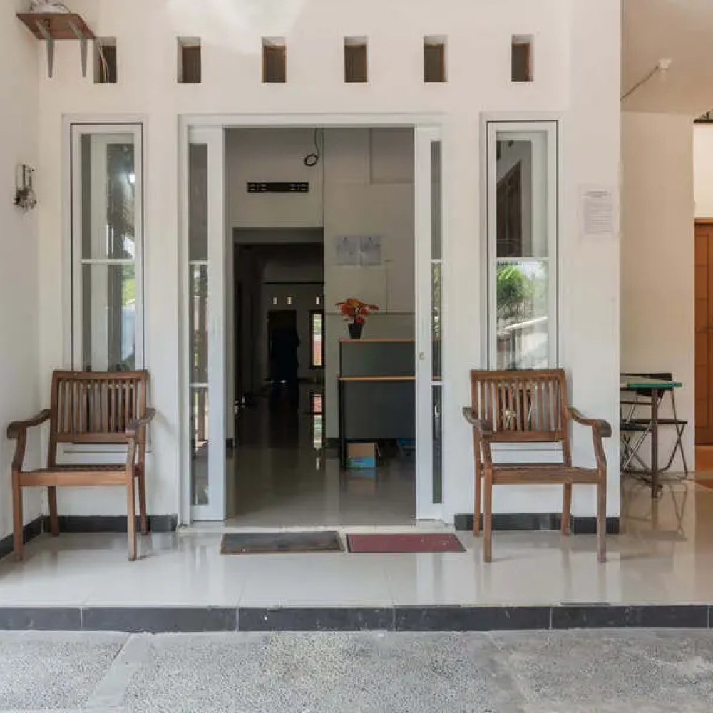 RedDoorz near Terminal Bubulak Bogor