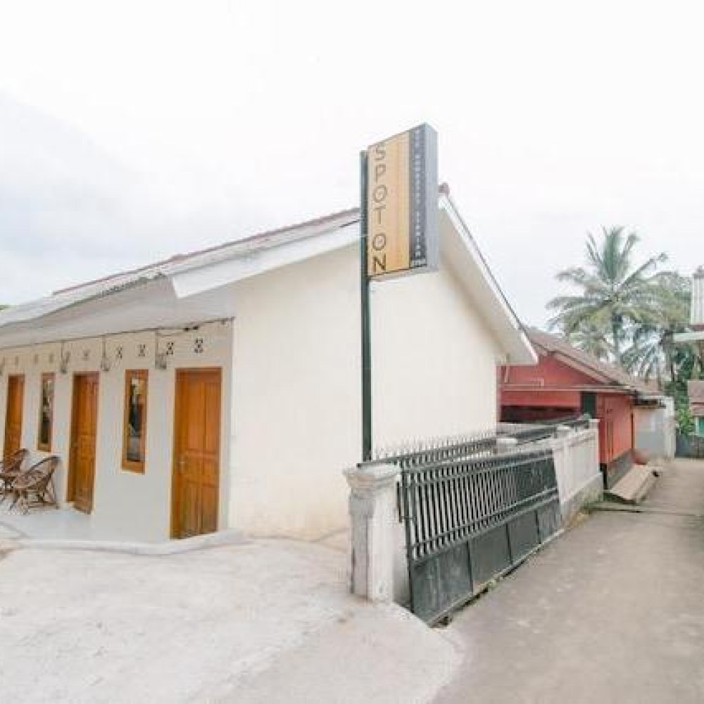 SPOT ON 2750 Ayu Homestay Syariah