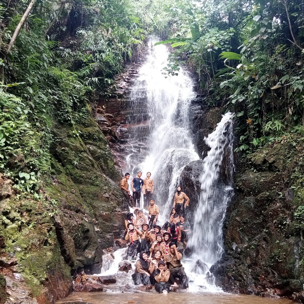 Curug Kembar Cinyenang ( Eduagrowisata Cisangku)