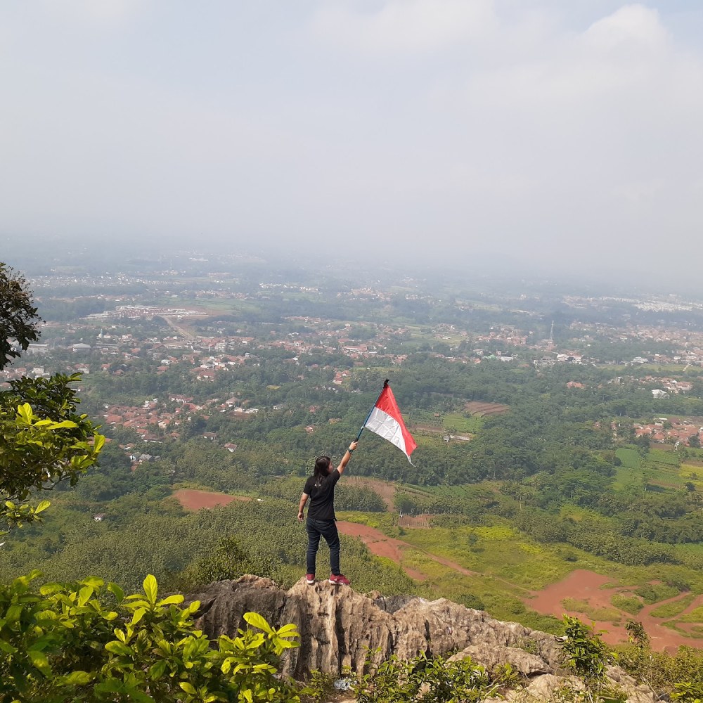 Puncak Gunung Kapur Ciampea
