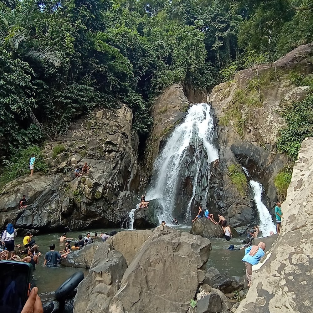 Wisata Curug Rahong