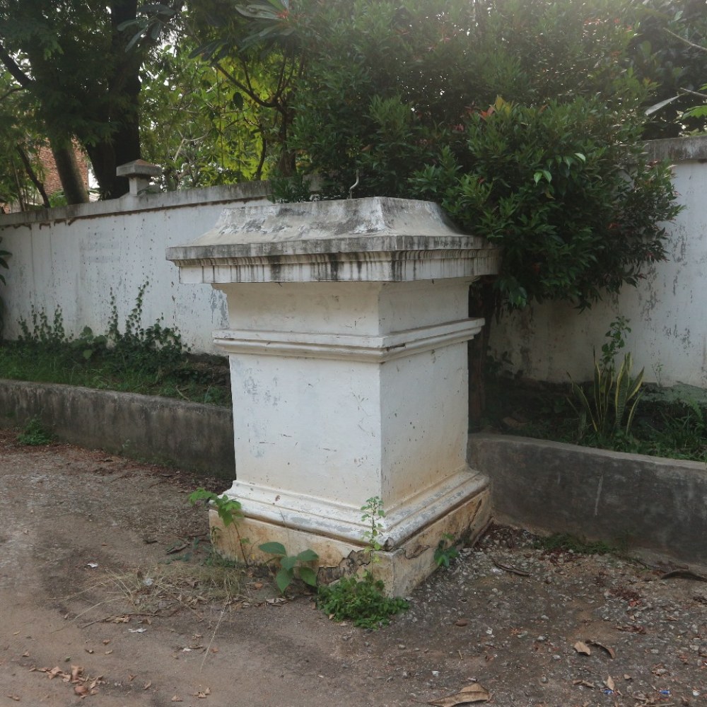 Tugu Pilaar Landhuis Tjileungsi (Djonggol District)