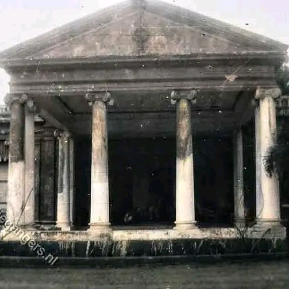 Landhuis Van Tjileungsi