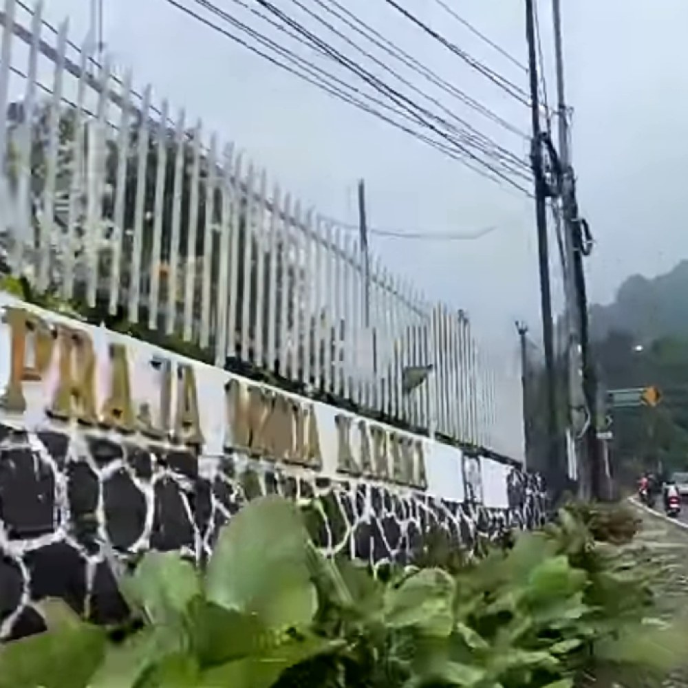 Tugu Pramuka Puncak ( Praja Muda Karana )