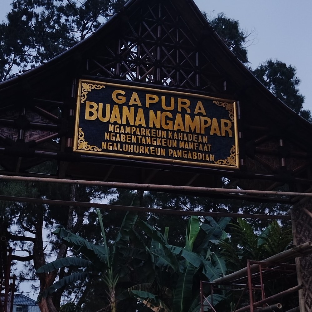 Gapura Buana Ngampar