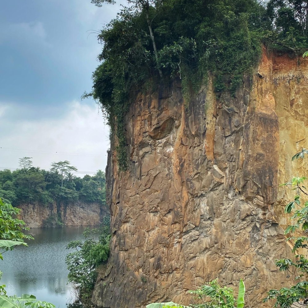 Telaga Angker