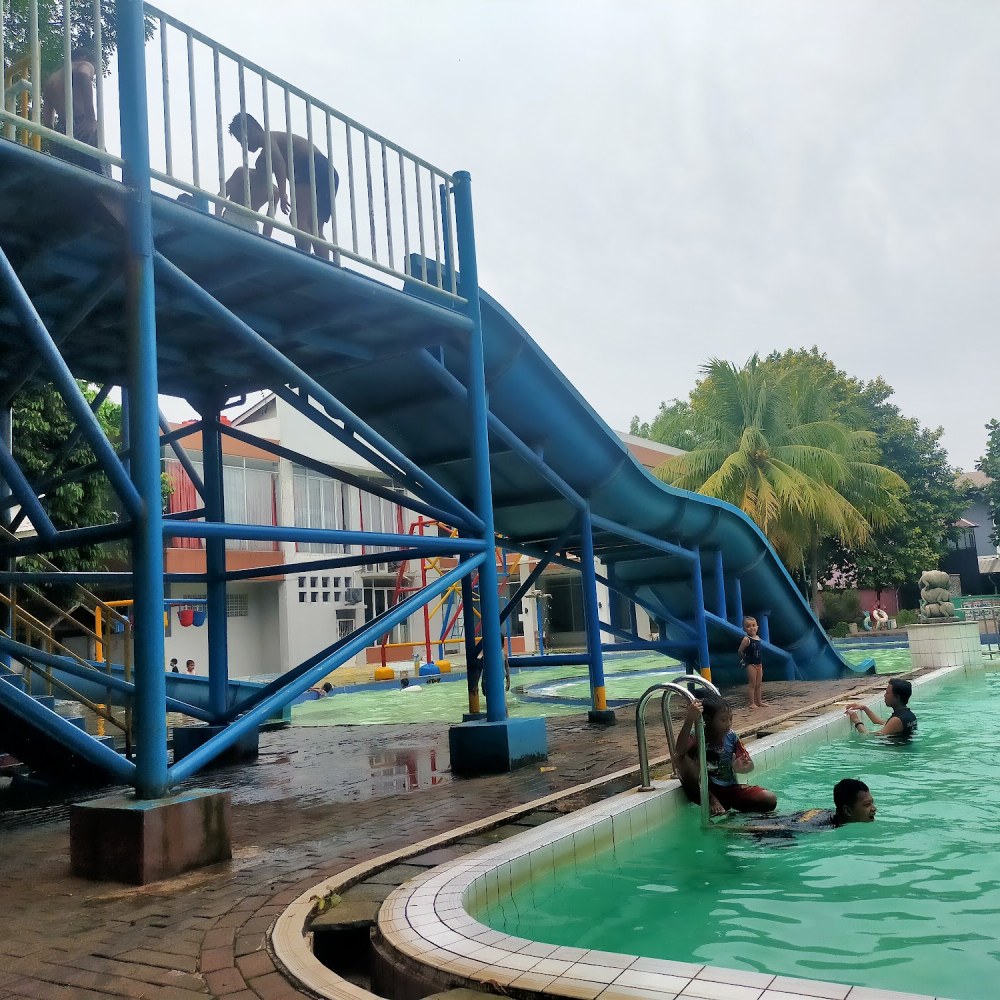 Kolam Renang Griya Bukit Jaya