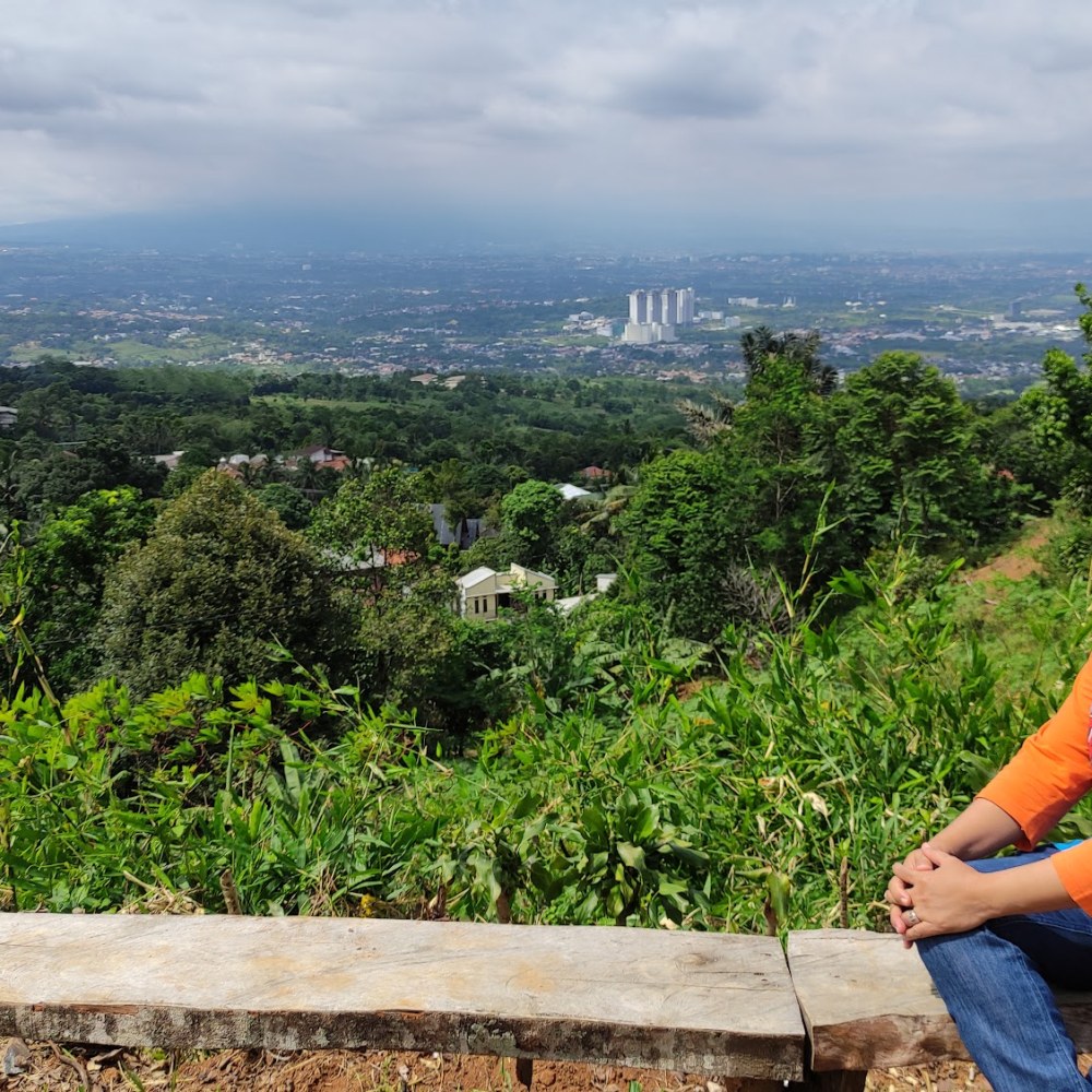 Puncak bukit hambalang