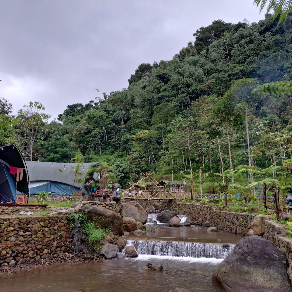 Lembah Daun Riverside