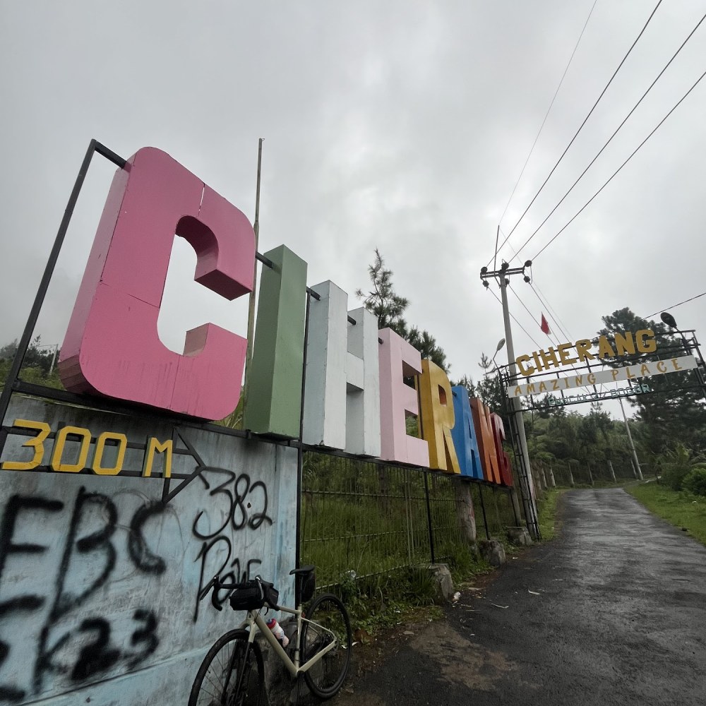 Tugu Curug Ciherang, Jonggol