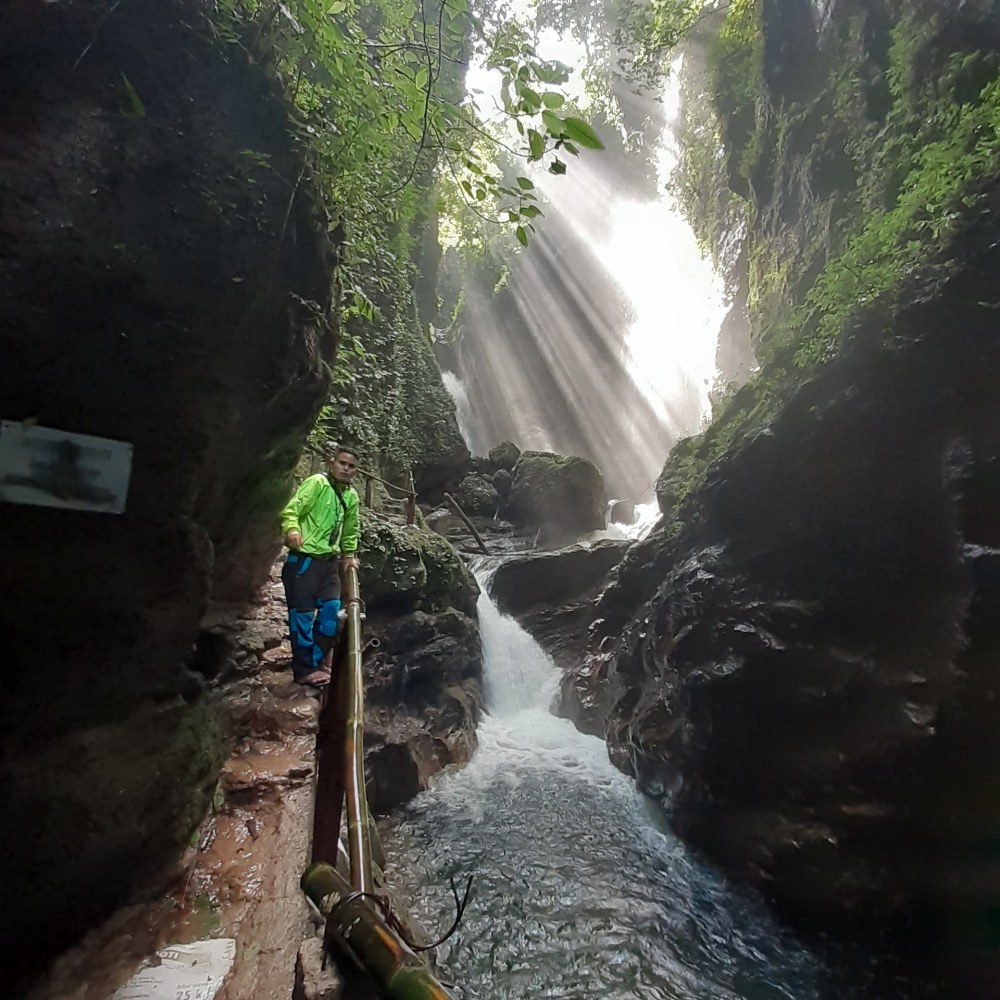 Ucuy anak curug