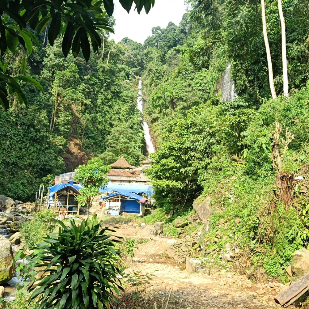 wisata alam CURUG CIGAMEA pintu utama jarak terdekat ke lokasi curug