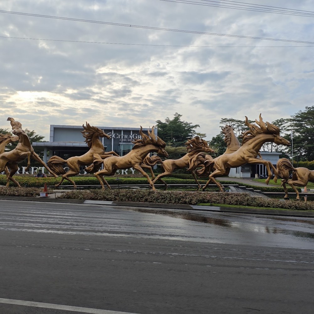 Gold Horse's Statue
