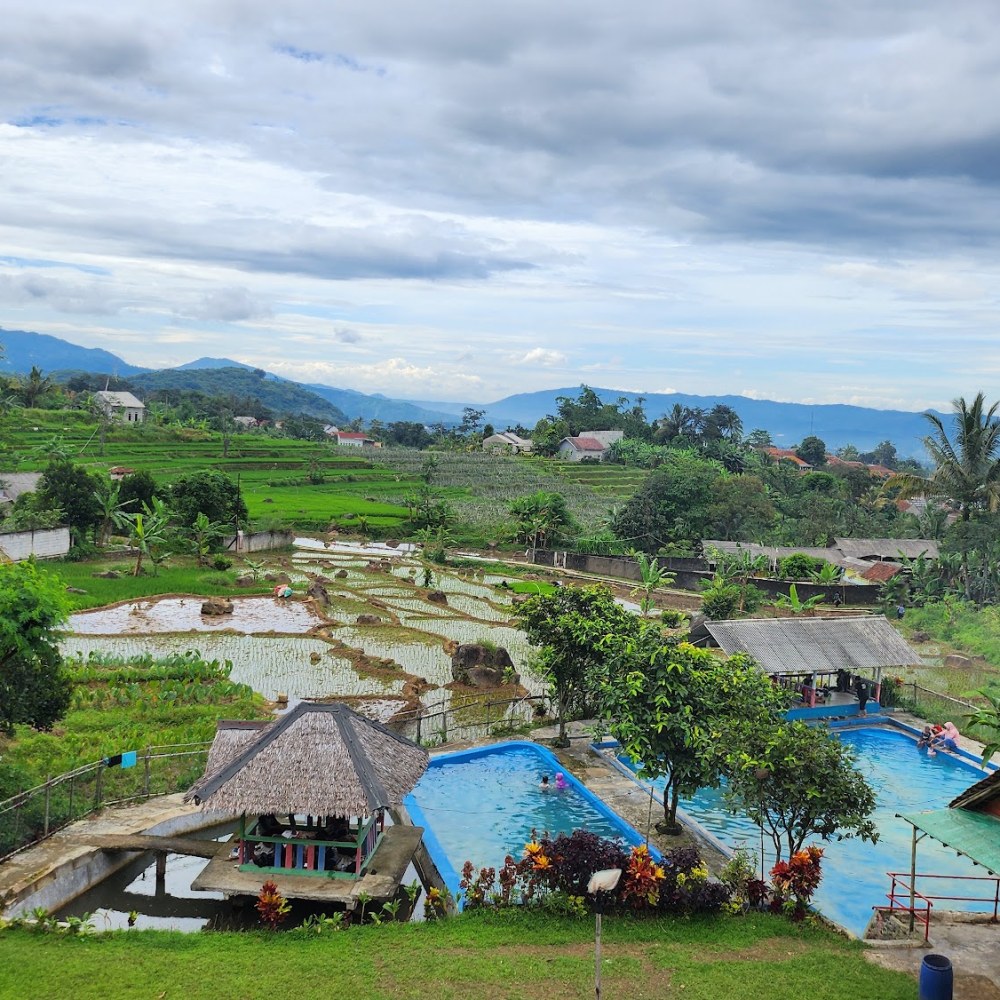 Wisata Kolam Renang Lembah Kahuripan