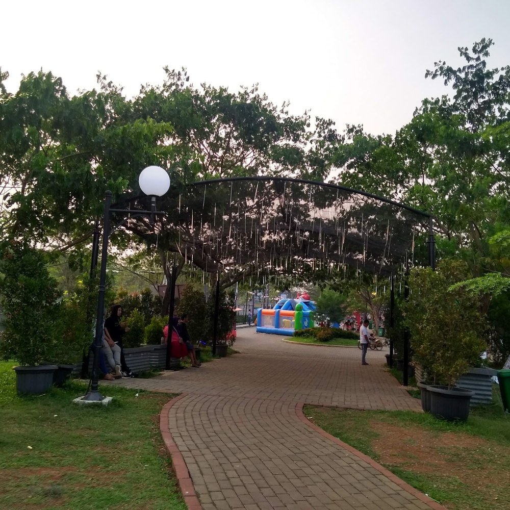 HARVEST LAKE CILEUNGSI, JONGGOL