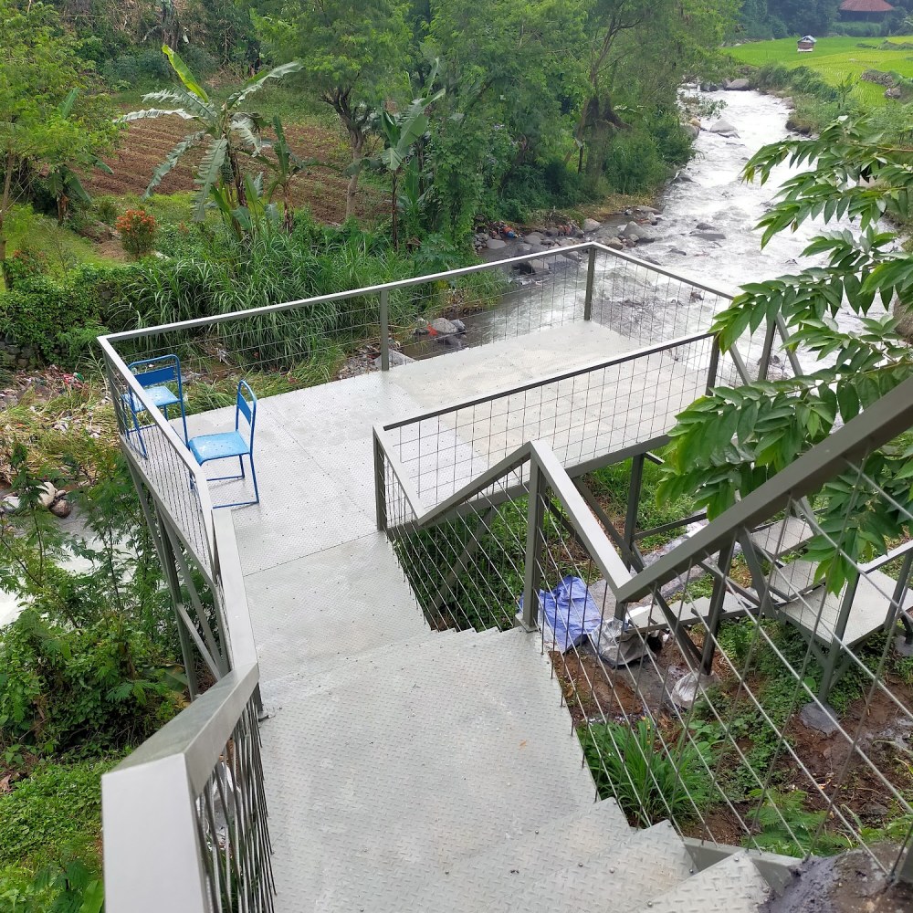 Rumah Sungai Cisarua