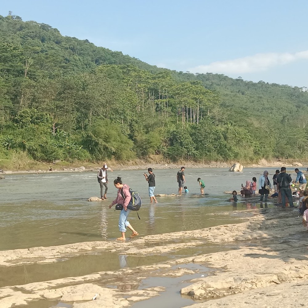 Wisata jembatan leungsir