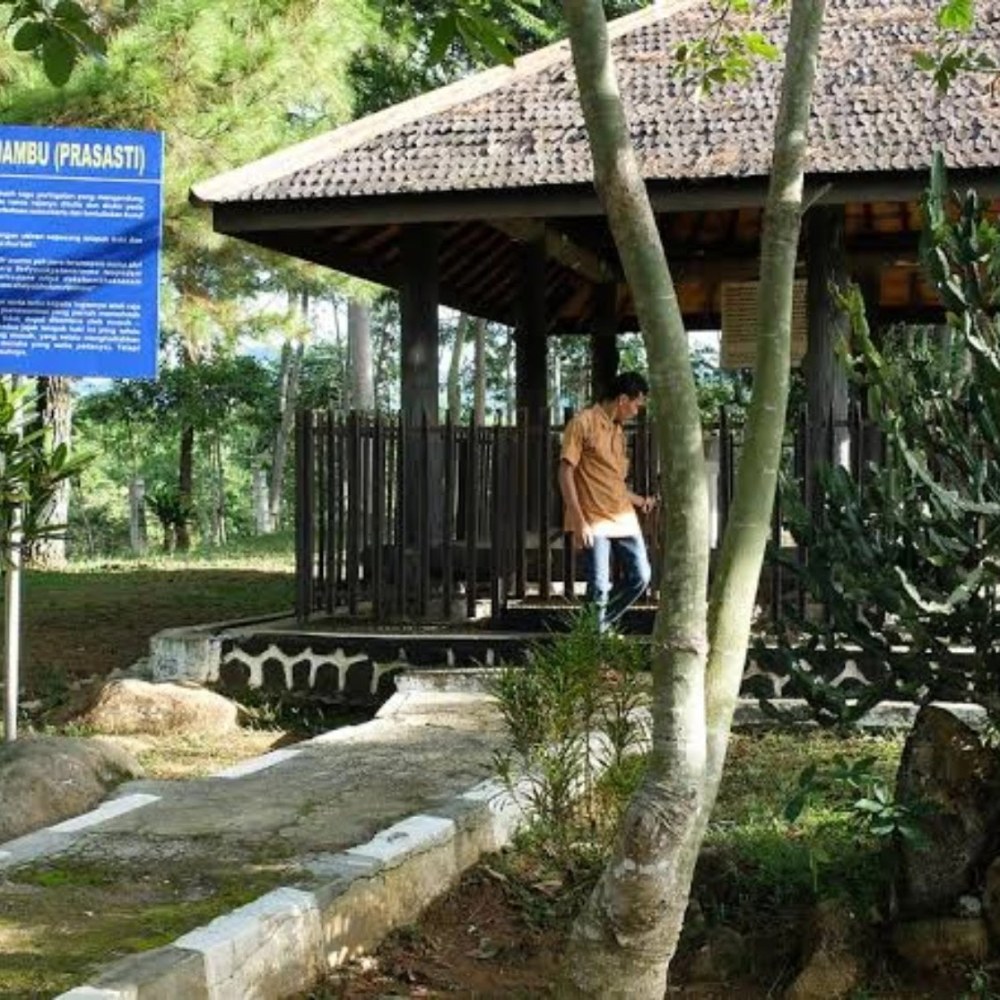 Kampung wisata batu tulis
