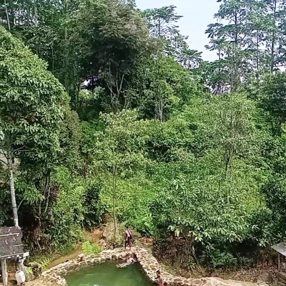 Wisata Kolam Renang Batu Gede Cibeureum