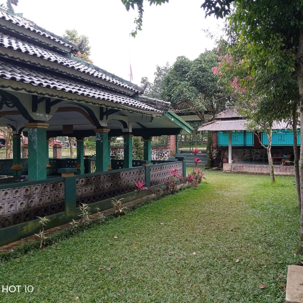 Makam Keramat Surya Kencana