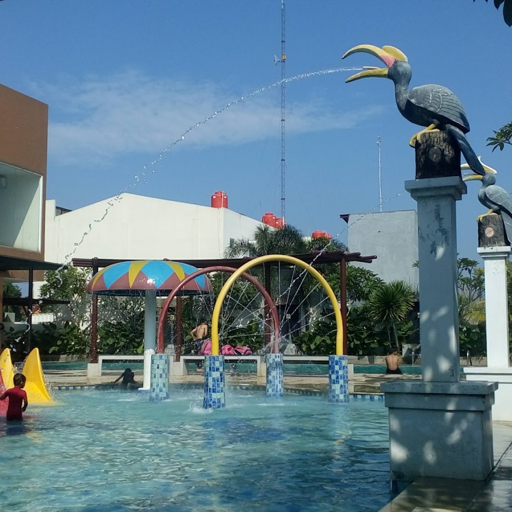 Kolam renang club house metland cileungsi