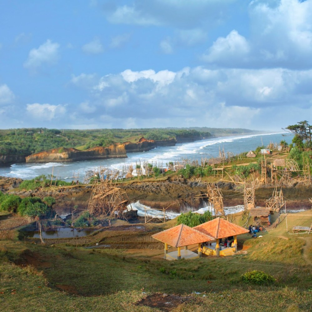 Pantai Karang Bolong