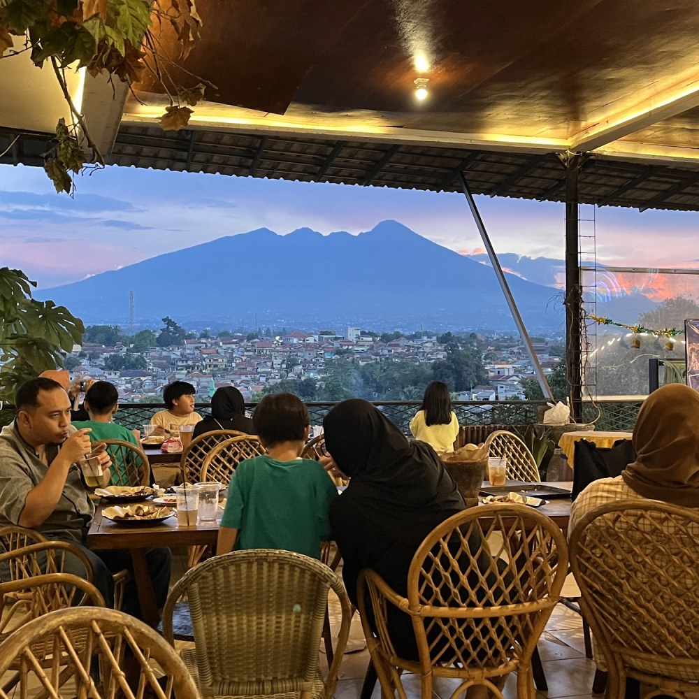 Gumati Resto Khas Sunda