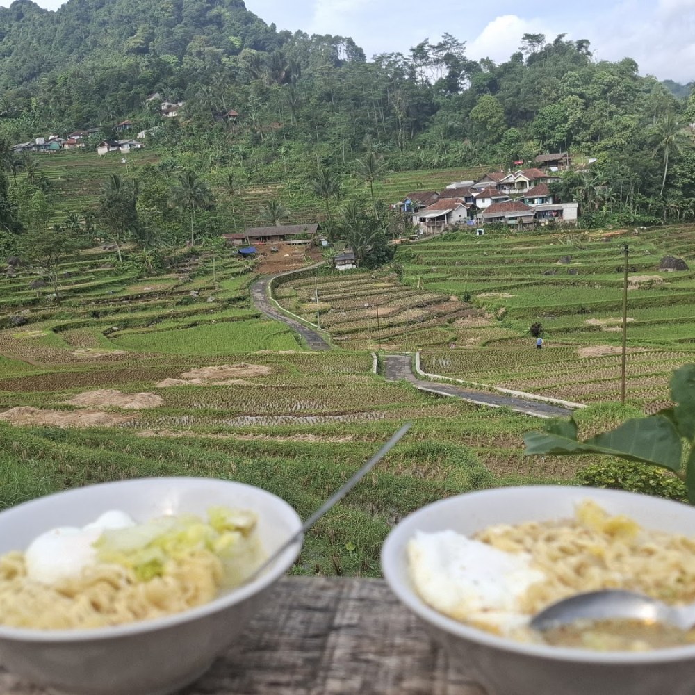 Warung Ibu Yati Cisalada Purwabakti